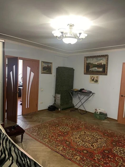 Продажа 5 ком.квартира 85 м² 3/3ц ул.Яна Жижки 270000$