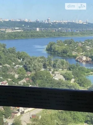 Sale of 4-room apartment 111 sq. m on Bazhana Mykoly Ave. 151B