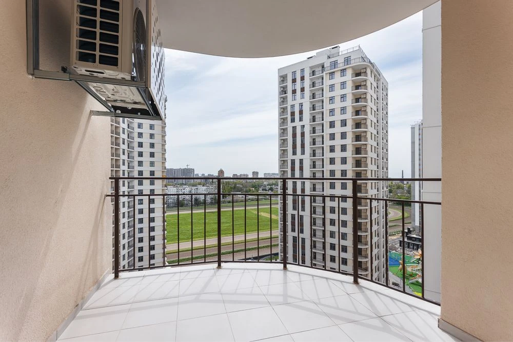Продам СВОЮ трехкомнатную квартиру в доме 68Жемчужина, есть реновация.