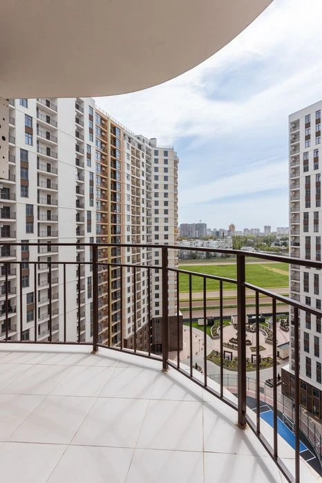 Продам СВОЮ трехкомнатную квартиру в доме 68Жемчужина, есть реновация.