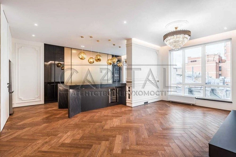 Three-room apartment for sale, in a business-class residential complex Yaroslaviv Gr