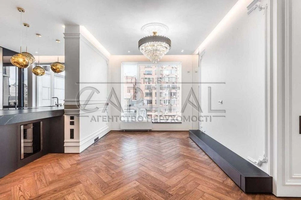 Three-room apartment for sale, in a business-class residential complex Yaroslaviv Gr