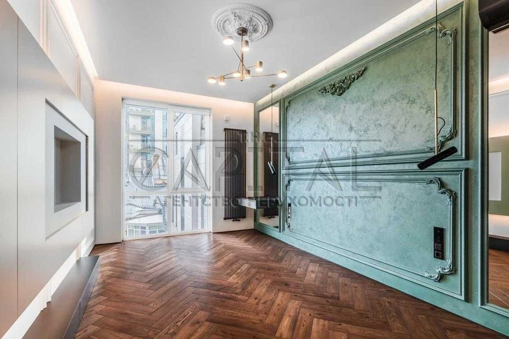 Three-room apartment for sale, in a business-class residential complex Yaroslaviv Gr