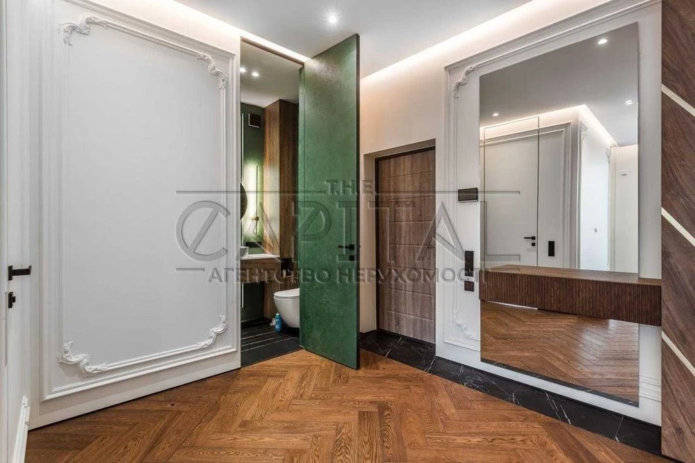 Three-room apartment for sale, in a business-class residential complex Yaroslaviv Gr