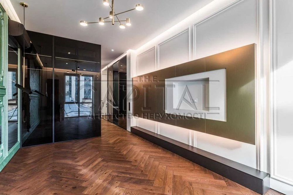 Three-room apartment for sale, in a business-class residential complex Yaroslaviv Gr