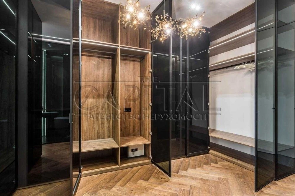 Three-room apartment for sale, in a business-class residential complex Yaroslaviv Gr