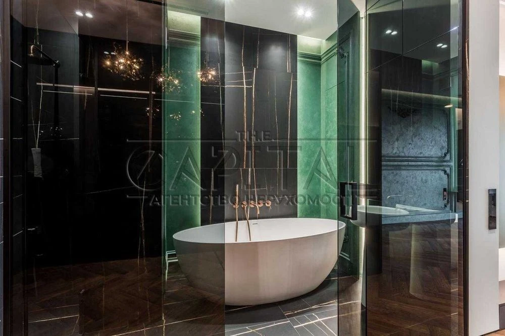 Three-room apartment for sale, in a business-class residential complex Yaroslaviv Gr