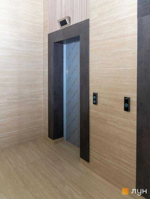 Three-room apartment for sale, in a business-class residential complex Yaroslaviv Gr