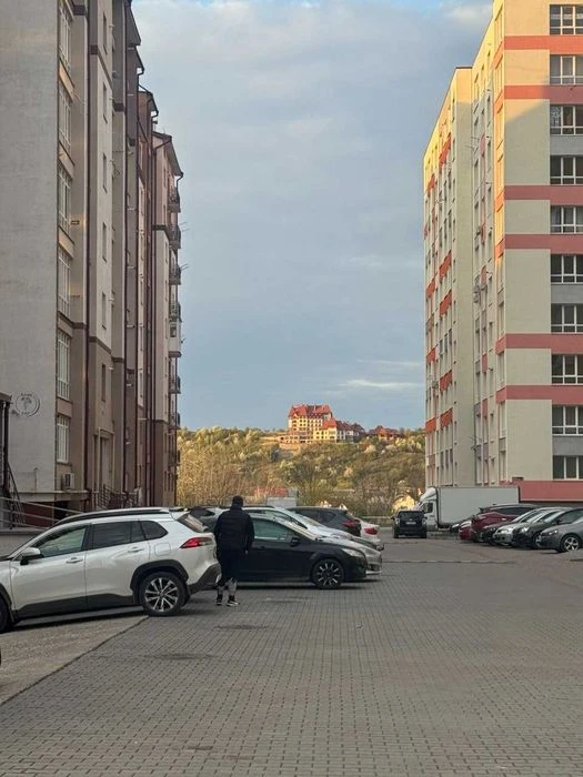 ЗДАНА з документами 2к 3 поверх | район Метро | комунікації