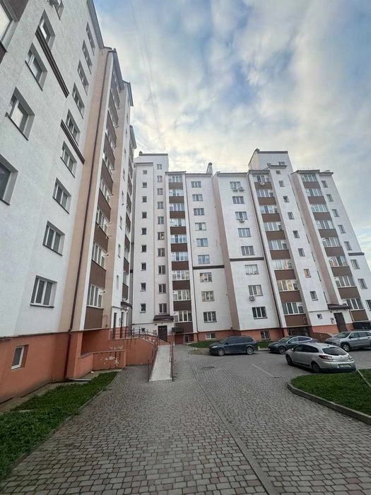 ЗДАНА з документами 2к 3 поверх | район Метро | комунікації