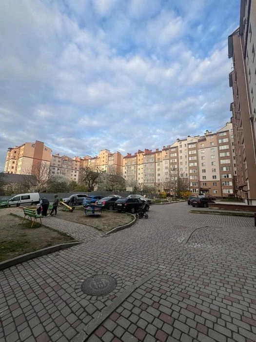 ЗДАНА з документами 2к 3 поверх | район Метро | комунікації