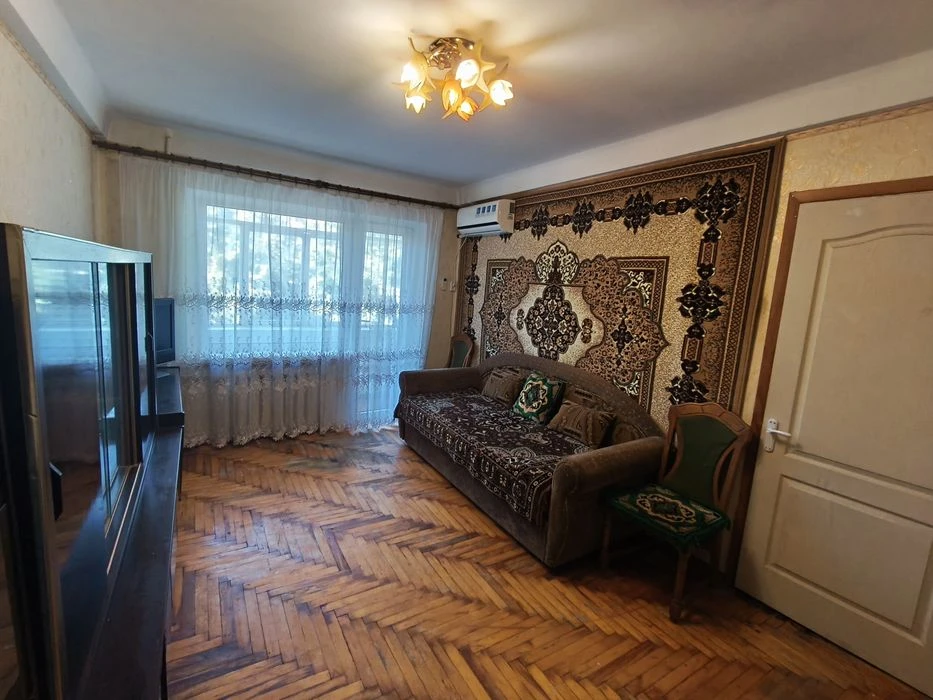 2к. квартира. Ул.Полякова. 4/5 этаж.