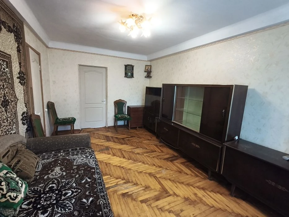 2к. квартира. Ул.Полякова. 4/5 этаж.