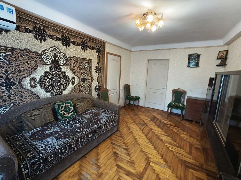 2к. квартира. Ул.Полякова. 4/5 этаж.