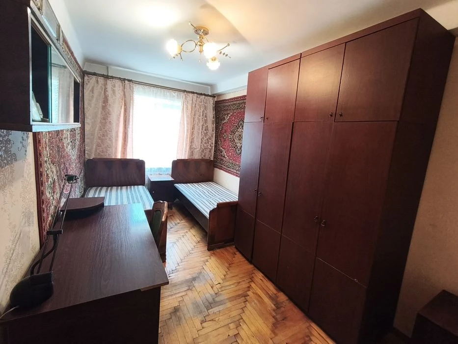 2к. квартира. Ул.Полякова. 4/5 этаж.