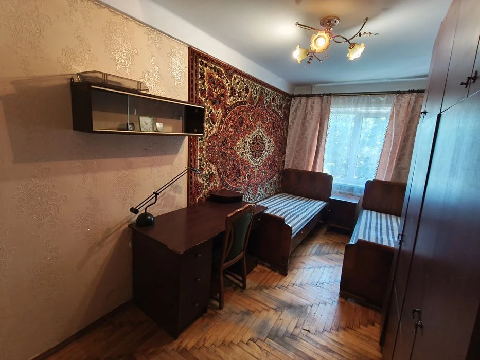 2к. квартира. Ул.Полякова. 4/5 этаж.
