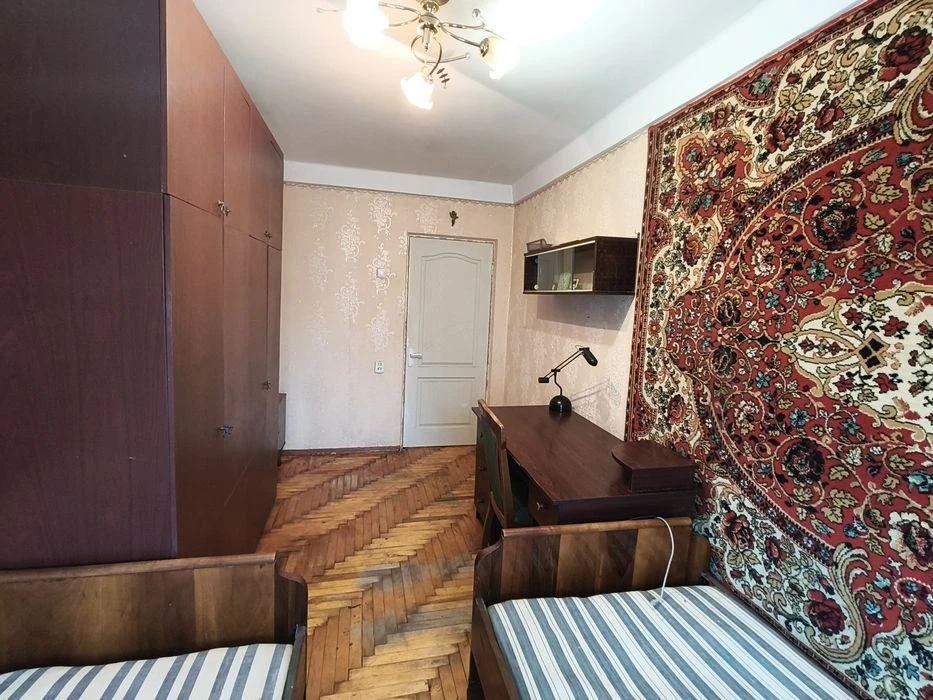 2к. квартира. Ул.Полякова. 4/5 этаж.