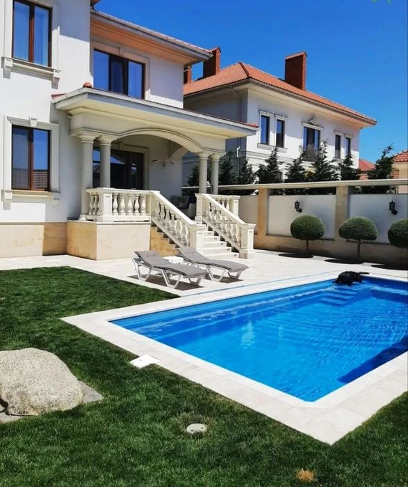 Villa for sale in Sauvignon