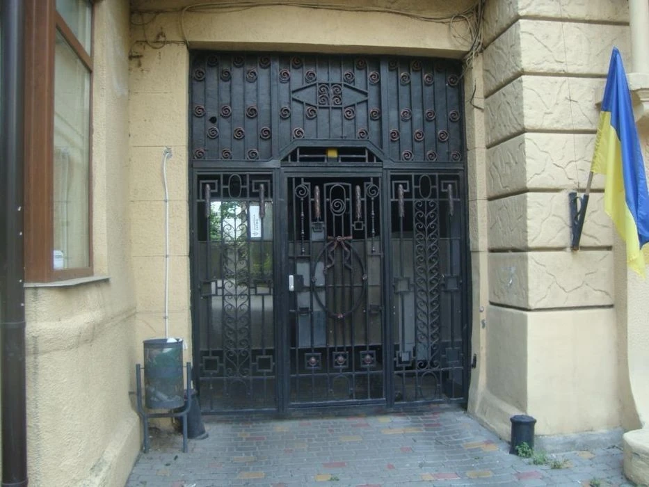Крепкий бельгийский дом. Квартира у моря.