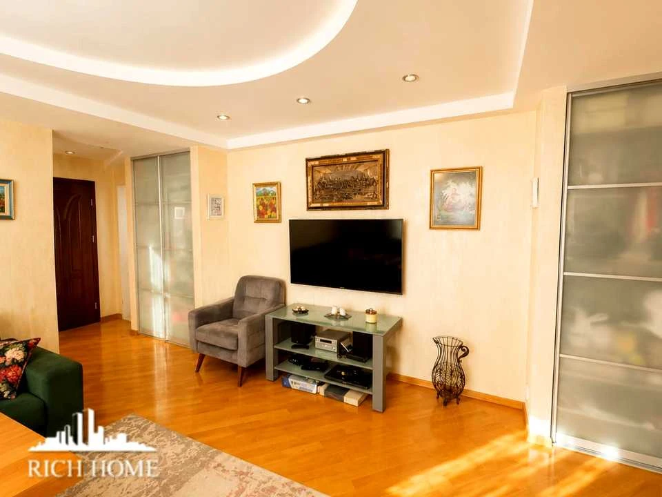 Apartment. Kyiv, Air Force Ave. (Povitroflotsky)