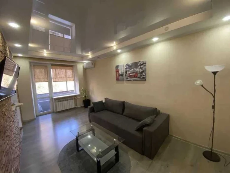 2-room apartment with improved layout, Palats Sportu metro station
