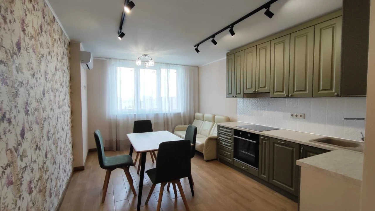 Продажа: 1-комнатная квартира 52 м², Михаила Максимовича ул.,