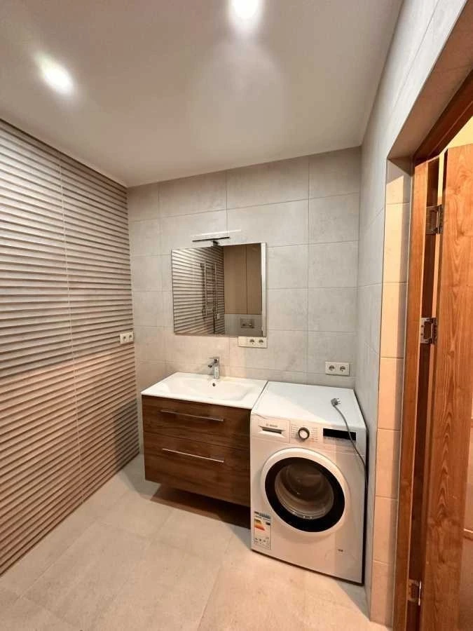 Продажа: 1-комнатная квартира 52 м², Михаила Максимовича ул.,