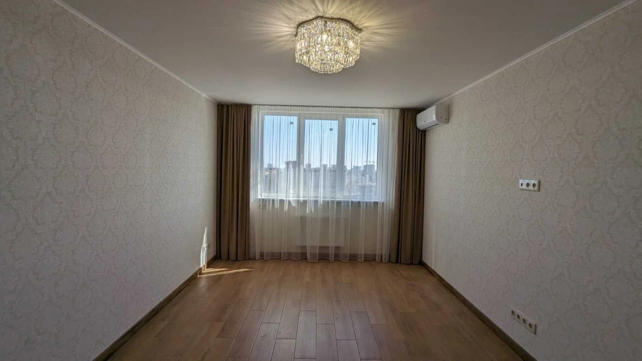 Продажа: 1-комнатная квартира 52 м², Михаила Максимовича ул.,