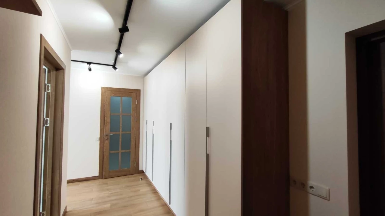 Продажа: 1-комнатная квартира 52 м², Михаила Максимовича ул.,
