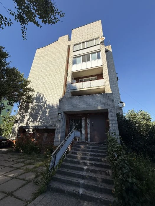 2 кім кв. В цегляному будинку