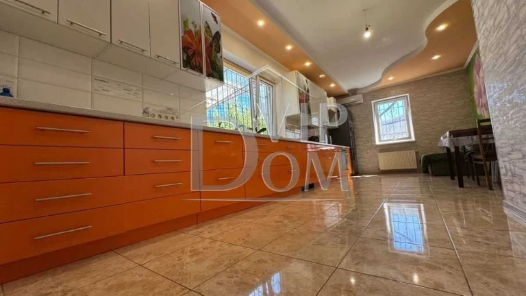 FOR SALE One-story house 100 meters, Tolbukhina Square district