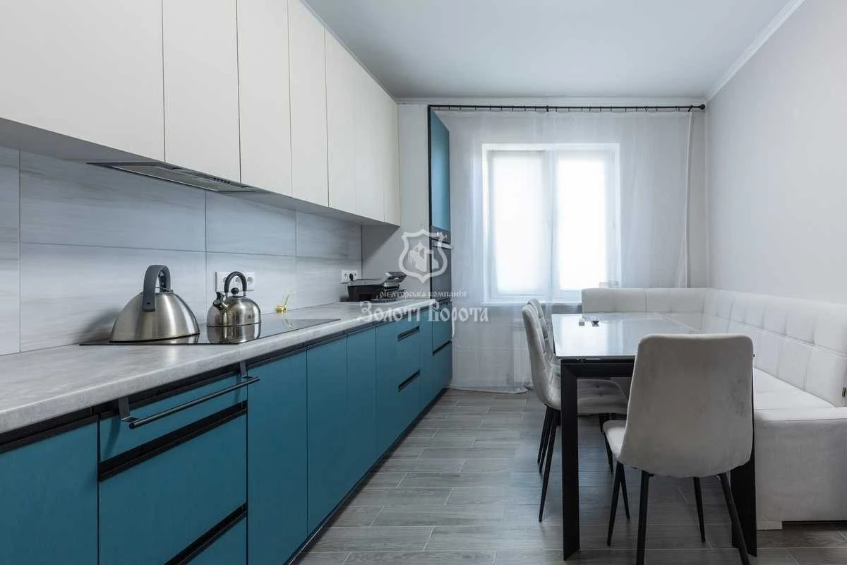 Продажа: Трехкомнатная квартира 93.1 м², Урловская ул., 30