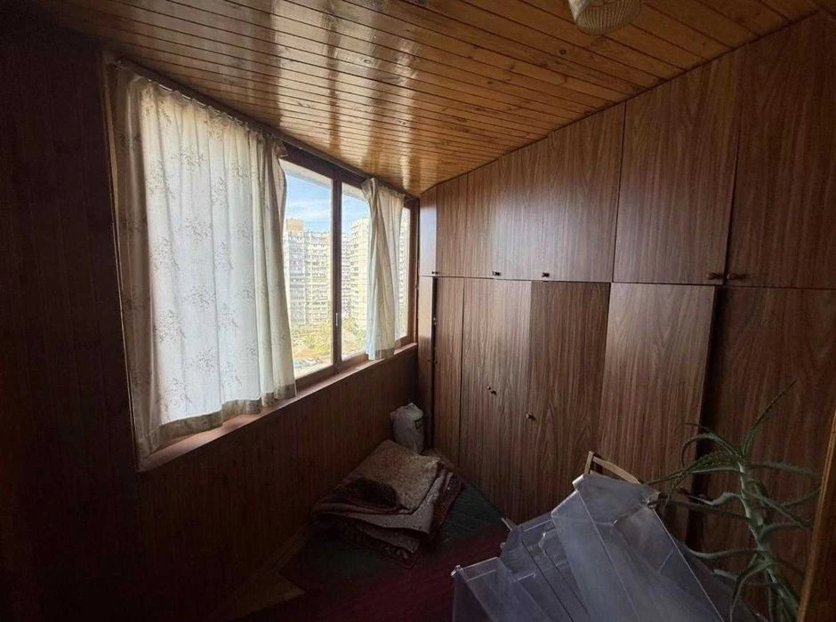 Продаж 3 кімнатної квартири  Лариси Руденко 21А   Дарницький