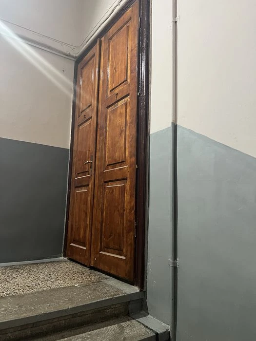 Продажа: Трехкомнатная квартира в центре.