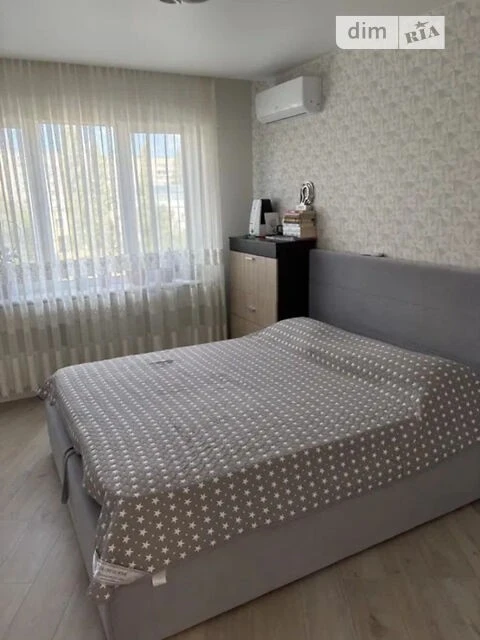 Sale of 3-room apartment 72 sq. m on Voskresenskyi Avenue 48B • I