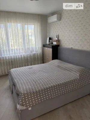 Sale of 3-room apartment 72 sq. m on Voskresenskyi Avenue 48B • I