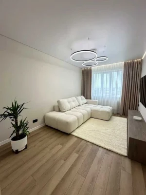 3х кімнатна квартира в центрі міста з ремонтом та меблями, б