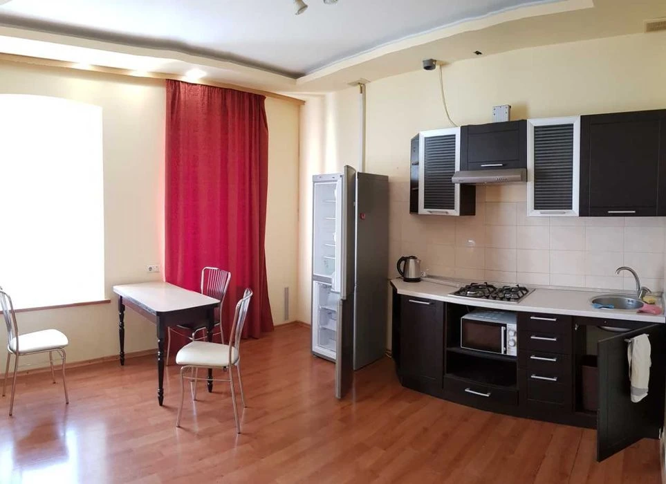 Selling a 2-room apartment in the city center