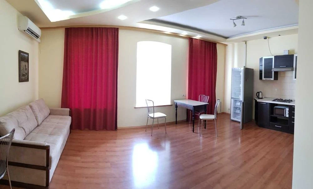 Selling a 2-room apartment in the city center