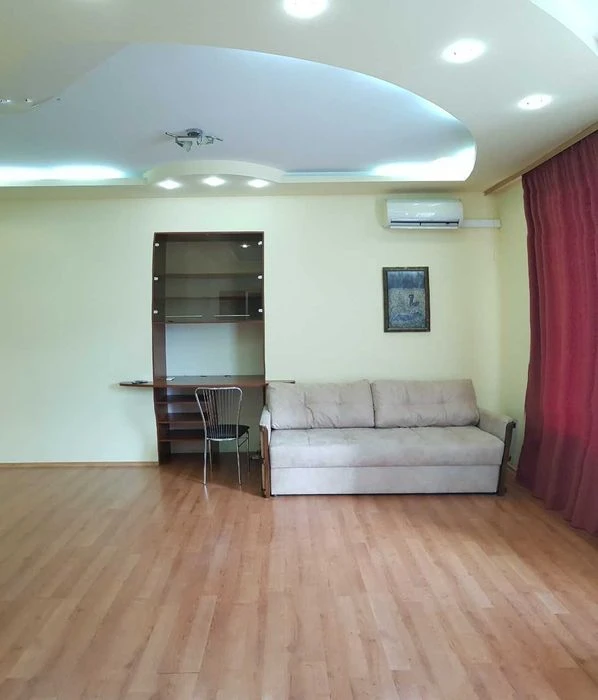 Selling a 2-room apartment in the city center