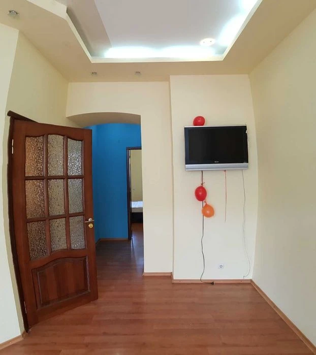 Selling a 2-room apartment in the city center