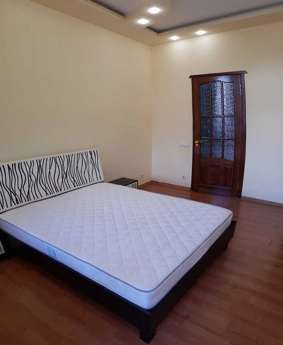 Selling a 2-room apartment in the city center