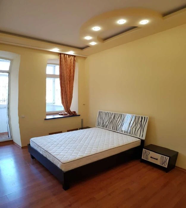Selling a 2-room apartment in the city center