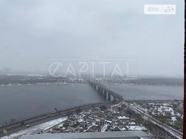 Продаж 4к квартири 123 кв. м на просп. Степана Бандери 32Д •