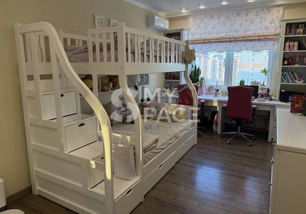 3-room apartment in Demiivka, Feodosiyska St. 2L