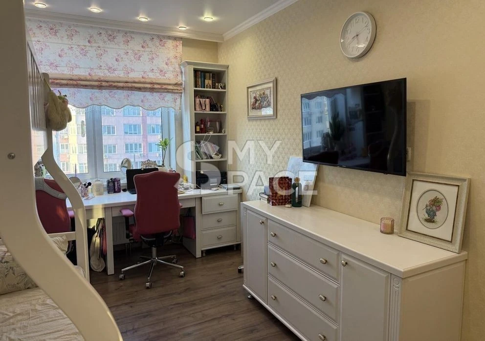 3-room apartment in Demiivka, Feodosiyska St. 2L