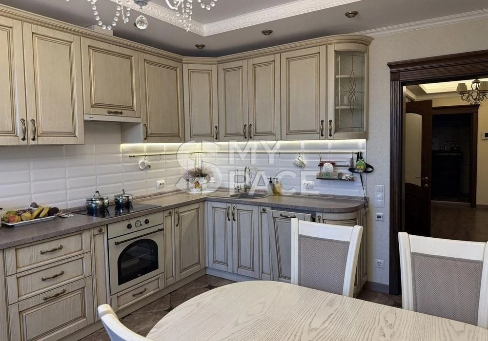 3-room apartment in Demiivka, Feodosiyska St. 2L