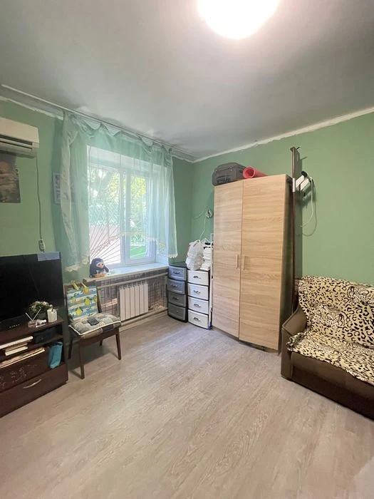 Продам двухкомнатную квартиру в Киевском районе, на пл. Толб