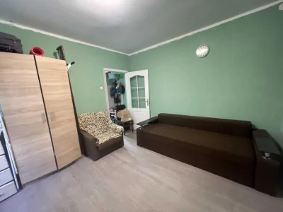 Продам двухкомнатную квартиру в Киевском районе, на пл. Толб