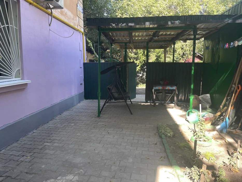 Продам двухкомнатную квартиру в Киевском районе, на пл. Толб